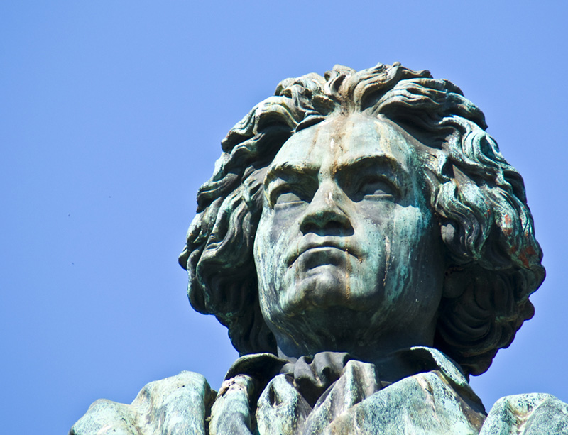 Hodet på en statue av Beethoven.